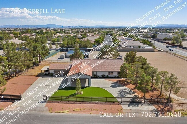 Building Photo - Equestrian Estate, single story estate on ...