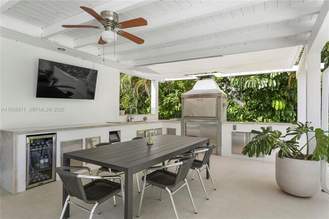 Building Photo - 7825 SW 72nd Ave