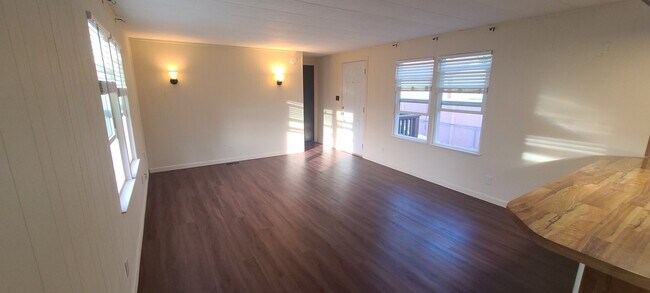 Building Photo - 3250 W Echo Dr