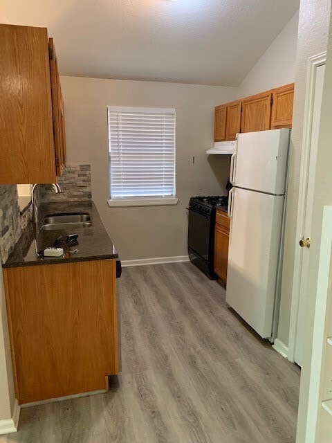 Building Photo - 422 Nursery Rd