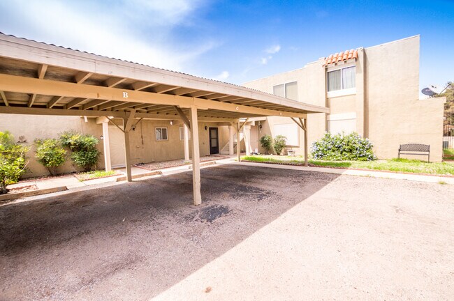 Foto del edificio - Step into this spacious 2-bedroom, 1-bath condo offering 1,000 sq. ft!