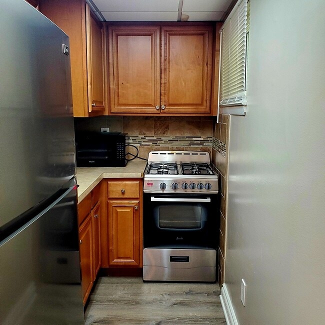 Kitchen - 928 Bay Shore Ave