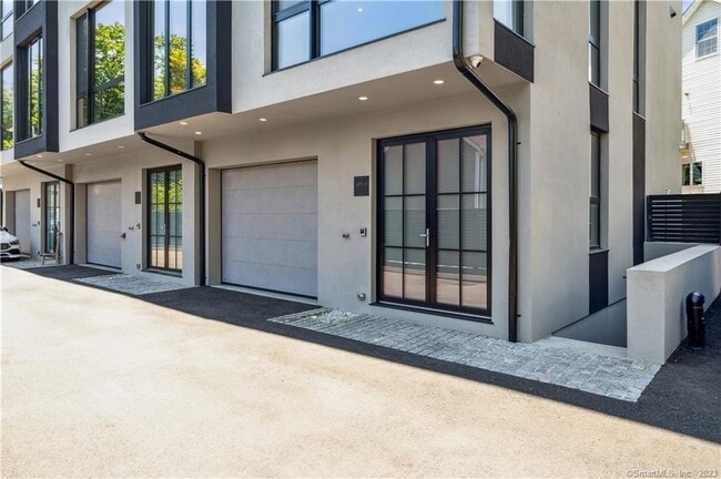 Building Photo - 998 Cove Rd
