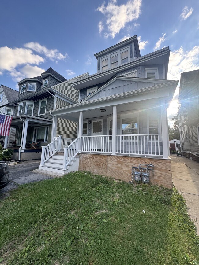 Building Photo - 348 Baynes St