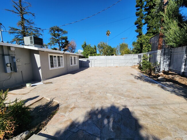 Building Photo - 7756 Zelzah Ave