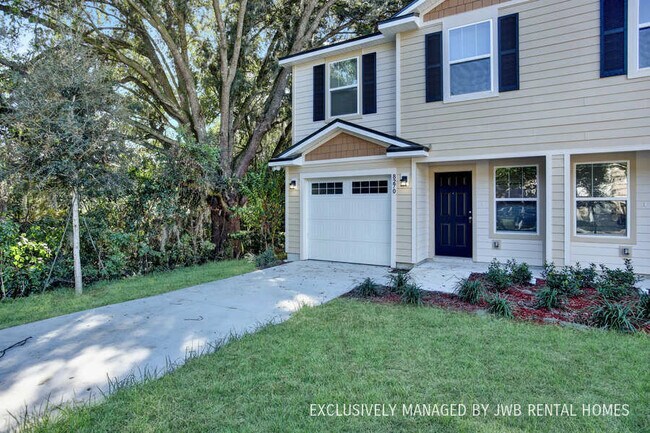 Building Photo - 8270 Halls Hammock Ct