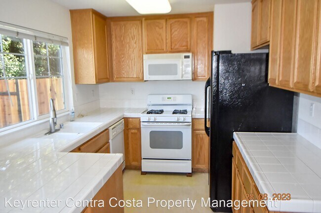 Foto del edificio - 2 br, 2 bath House - 4231 Cowell Rd. #B