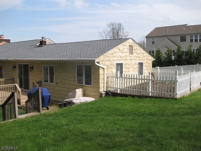 Building Photo - 19 Hillcrest Rd