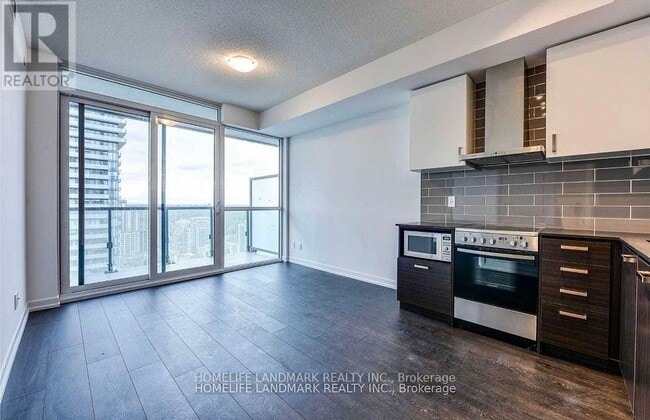 Photo du bâtiment - 125-2125 Redpath Ave