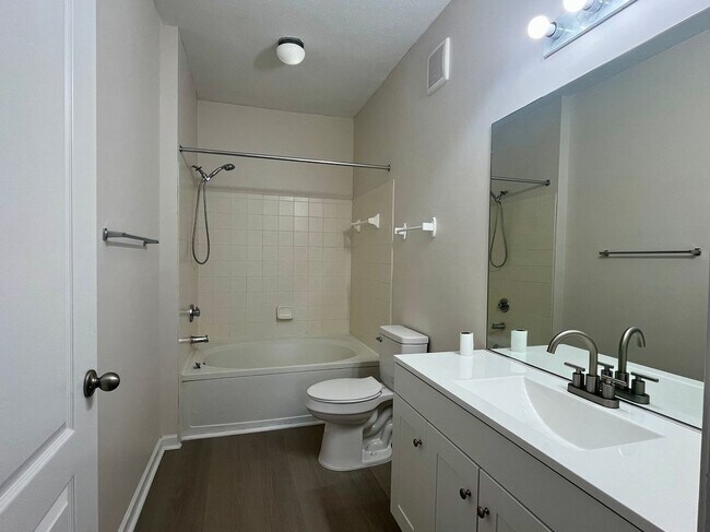 Building Photo - 18105 Villa Creek Dr