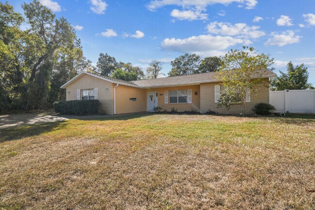 Foto del edificio - ***PRIVATE HEATED POOL*** Beautiful, Fully-Furnished 3-Bedroom Home Available April 1, 2026!   **...