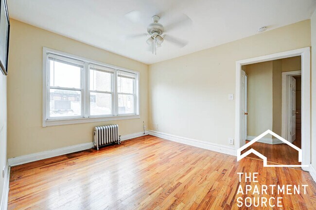 Foto del edificio - 4409 N Kenneth Ave