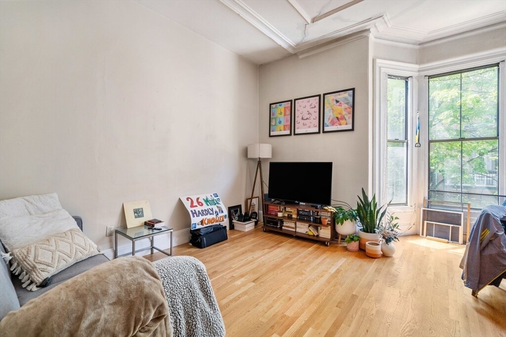 Primary Photo - 182 W Brookline St