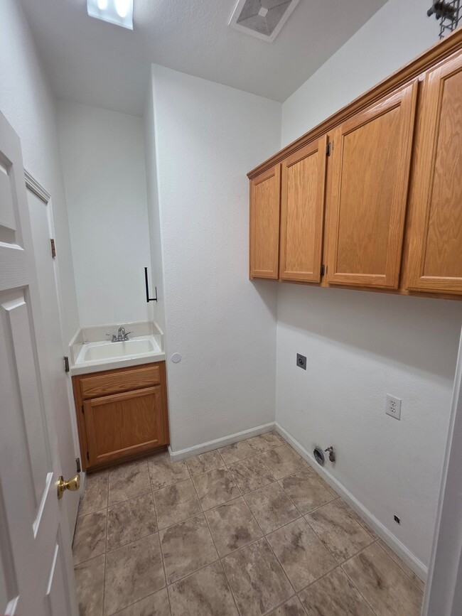 Building Photo - 2271 Celtic Dr