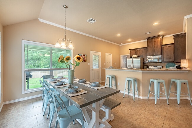 Building Photo - University Heights