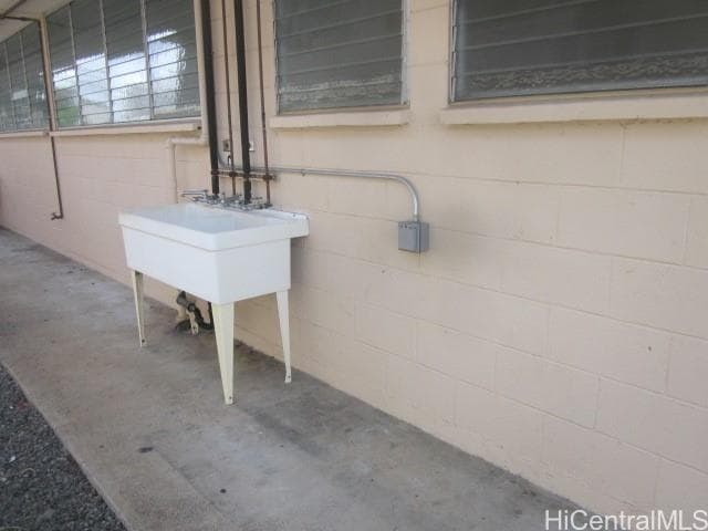 Building Photo - 2027 Waiola St