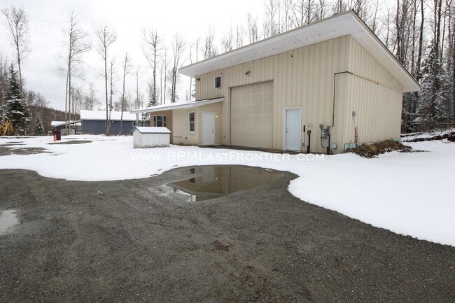 Building Photo - 3701 Vine Rd