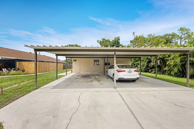 Building Photo - Two Bedroom Duplex in Bonita Springs