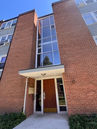 Building Photo - 2727 Central St