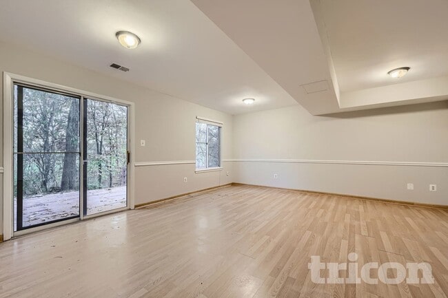 Foto del edificio - 7832 Falling Leaves Ct