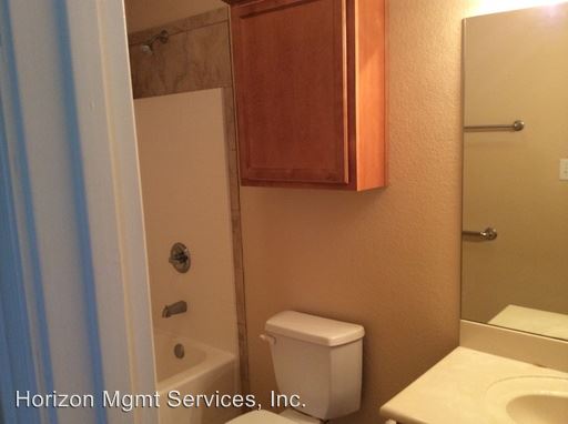 Foto del edificio - 1625 Summer Hill Ct