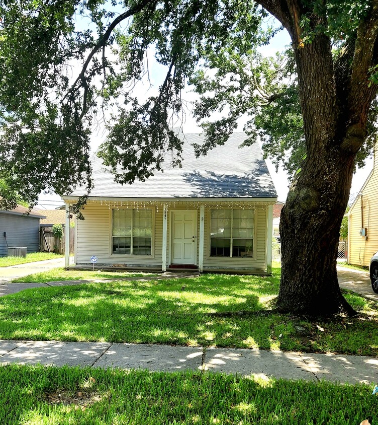 Primary Photo - 1947 Fountain Ave