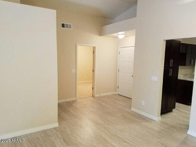 Foto del edificio - 2442 W Park Ave