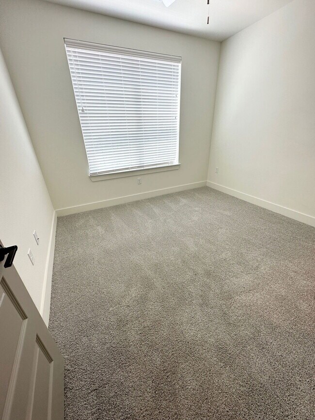 Building Photo - 634 N Teel Pkwy