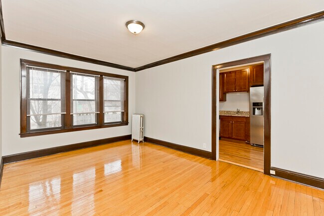 Building Photo - 5075 N Wolcott Ave