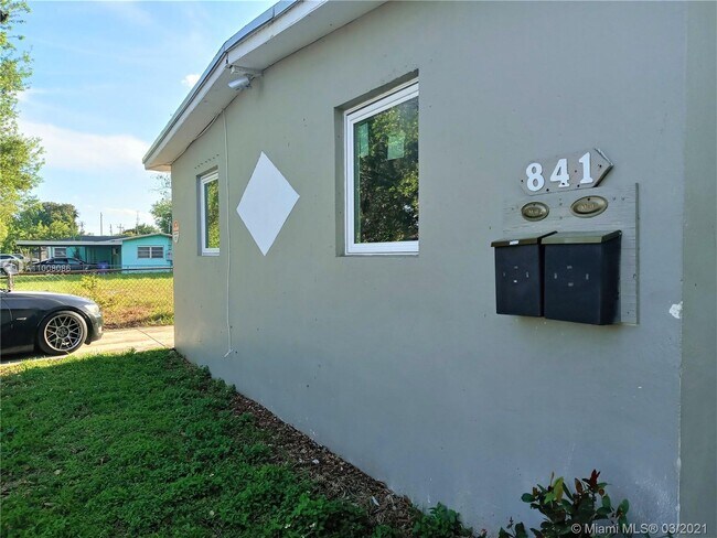 Foto del edificio - 841 NW 12th Ave