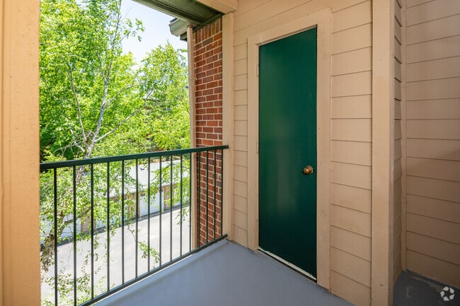 2BR, 2BA - Belmont - 1060SF - Balcony - Pinnacle Heights Apartments