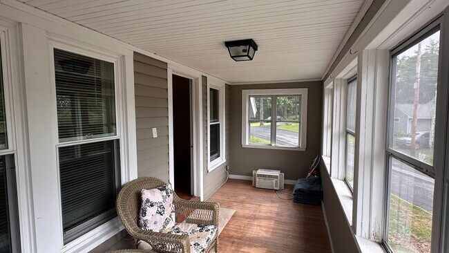 Porche trasero - 1817 Hillside Ave