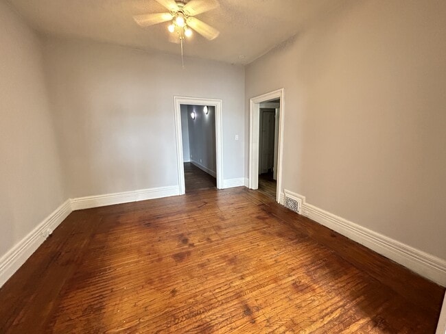 Building Photo - 147 Elgin St