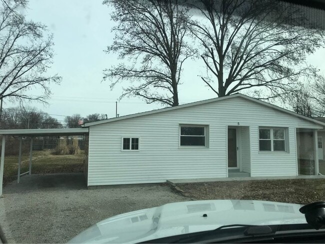 no pets - 5 Randolph Dr