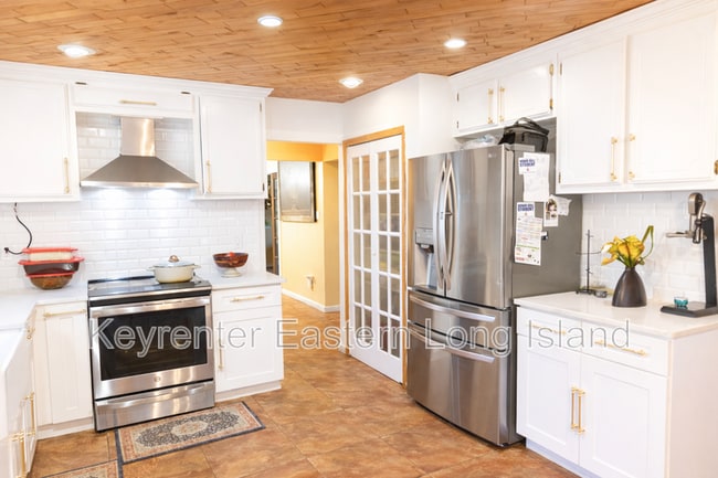 Building Photo - 30 Dumond Pl