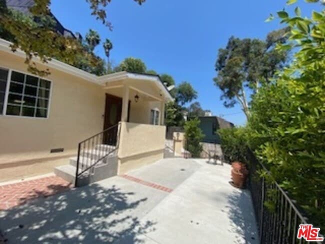 Building Photo - 3967 Oeste Ave