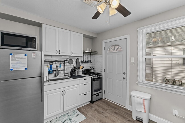 Building Photo - 6620-22 Wise Ave