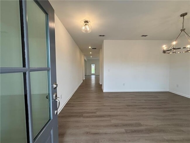 Foto del edificio - 5449 Hargrove Way