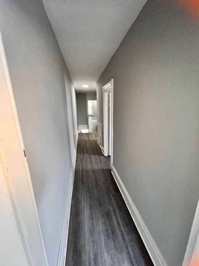 Building Photo - Huge 4 w Classic West Philly Charm | Marke...