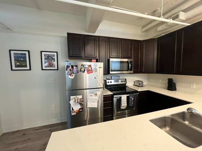 Building Photo - 487 Nott St