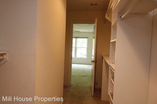 Foto del edificio - 1 br, 1 bath House - 4512 Environ Way Bldg...