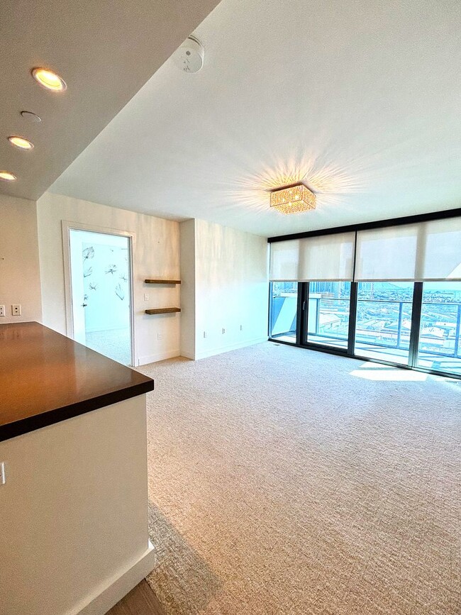 Foto del edificio - Luxurious 2 Bedroom, 2 Bath Condo with Stu...