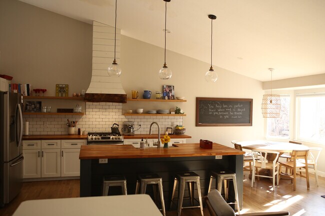Kitchen - 290 Yellowfield Way