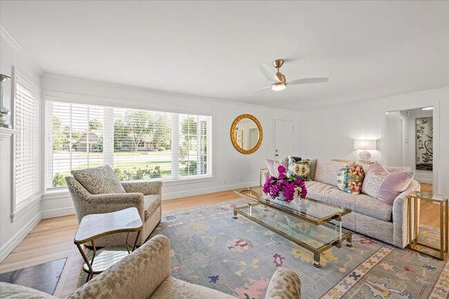 Foto del edificio - Nichols Hills Fully Furnished Executive Duplex!