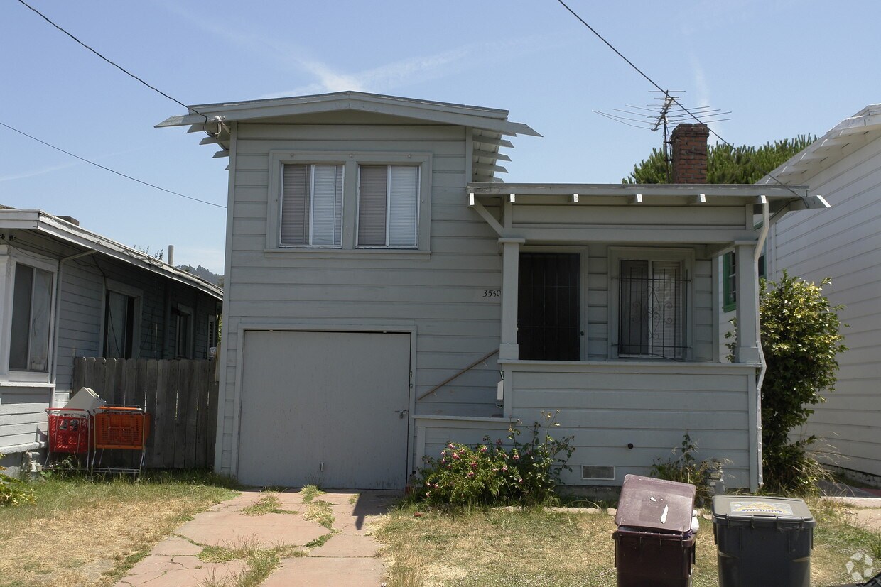 Primary Photo - 3630 Suter St