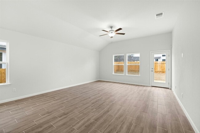 Foto del edificio - 329 Bright Star Ln