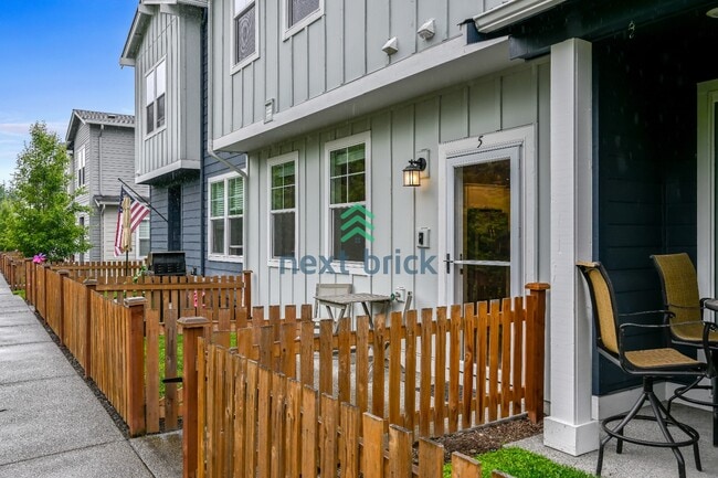 Building Photo - 3 Bed, 2.5 Bath Beautiful Townhouse Available for Rent!