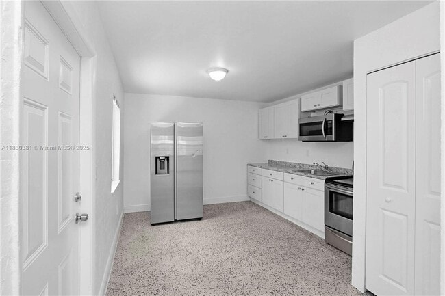 Building Photo - 3531 SW 91 Ave