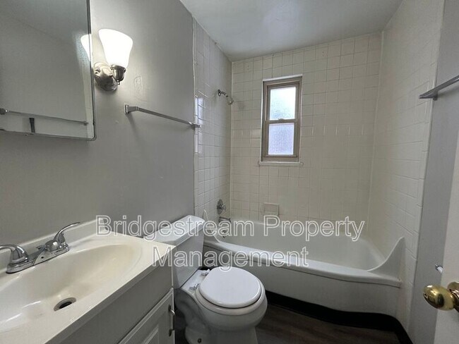 Foto del edificio - 1225 Lytle Ln