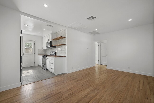 Building Photo - NO AVAILABILITY- 654 Ozone